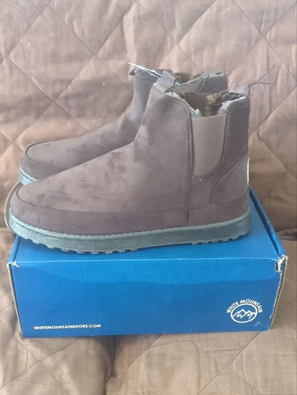 New White Mountain Isleworth Men’s Faux Suede & Fur Chukka Boots